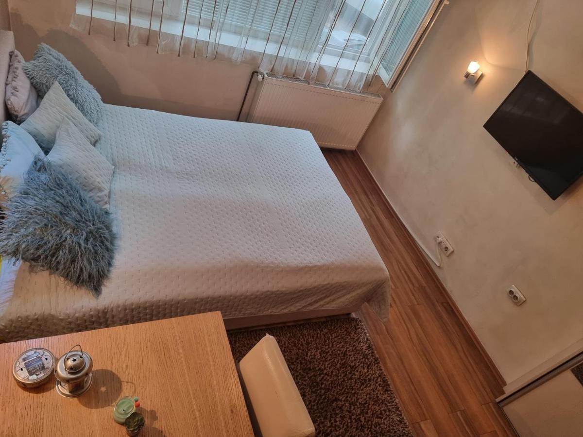 Apartment Bombonjera อูชิเซ ภายนอก รูปภาพ